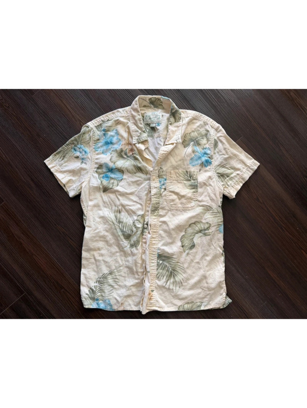 American Eagle Hawaiian cream shirt medium flowers
